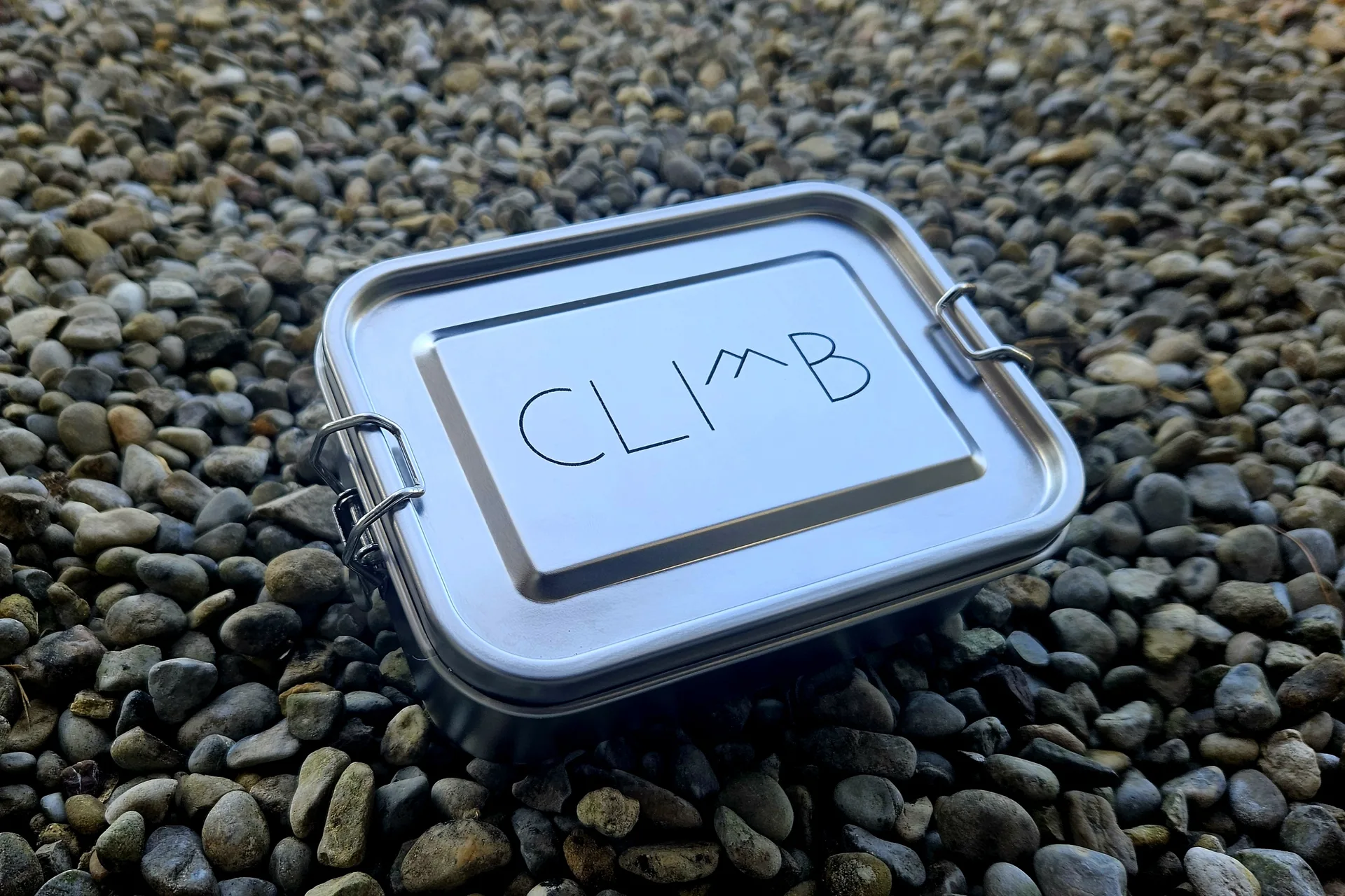 Fertige Edelstahl-Brotbox mit graviertem CLIMB-Logo